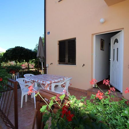 Apartment Liliana Near Beach Porec Exterior photo
