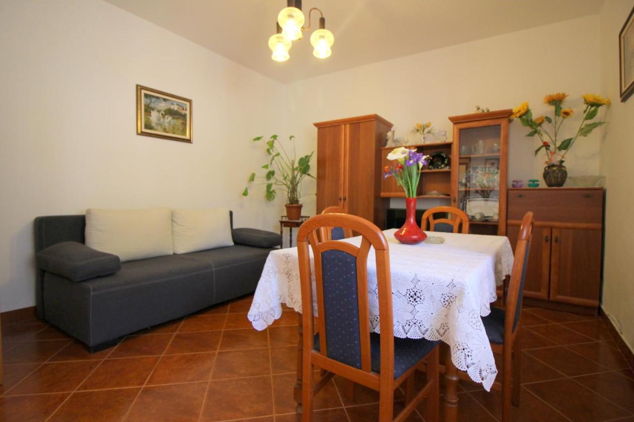 Apartment Liliana Near Beach Porec Exterior photo